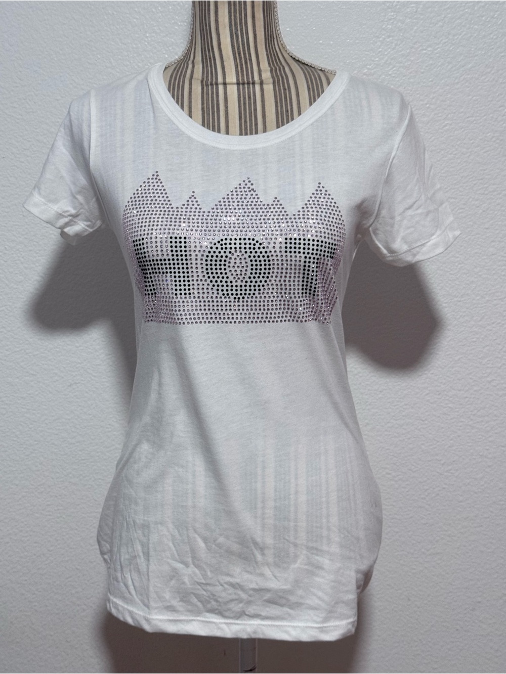 White bedazzled HOT flames Tee - Women medium